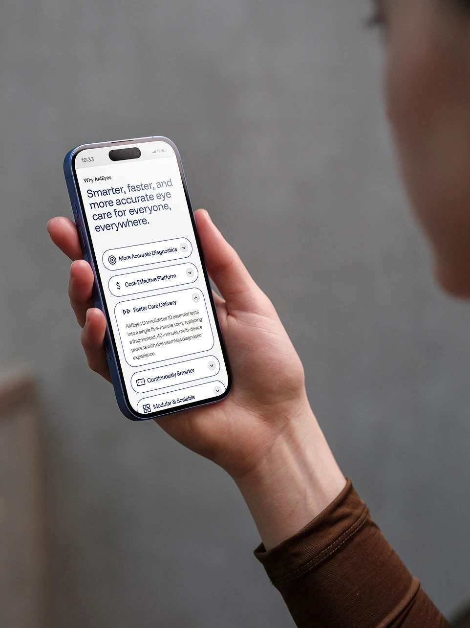 Blue shipping container with white text 'AUG. PRIEN Bauunternehmung' and website 'augprien.de' on the side.